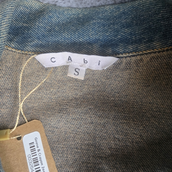 Cabi Denim Jacket with Brocade Floral Sleeves – Size Small - Picture 7 of 8